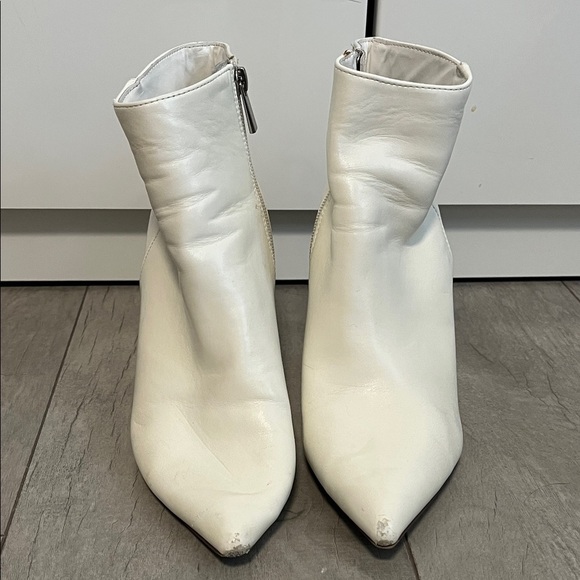 Forever 21 White Ankle Booties, Size 8.5 - Picture 3 of 11